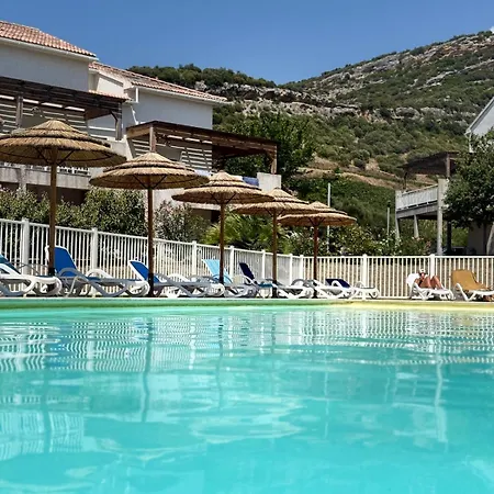 2 Piscine Terrasse Saint Florent