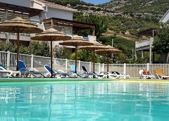 2 Piscine Terrasse Saint Florent